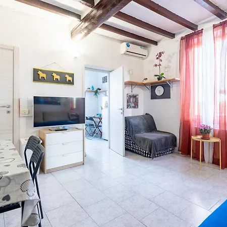 Guesthost - Cozy Near Lanfranchi Stadium パルマ