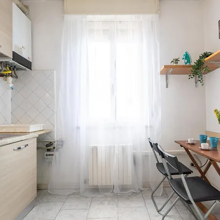 Guesthost - Cozy Near Lanfranchi Stadium アパート *