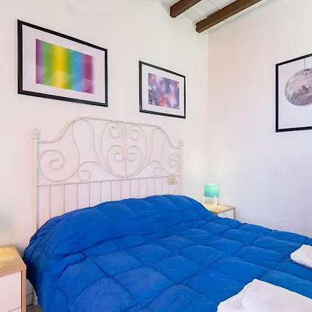 Guesthost - Cozy Near Lanfranchi Stadium アパート *
